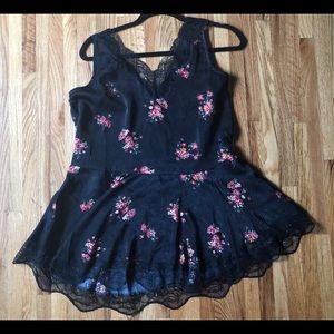 Sleeveless floral top with lace trim